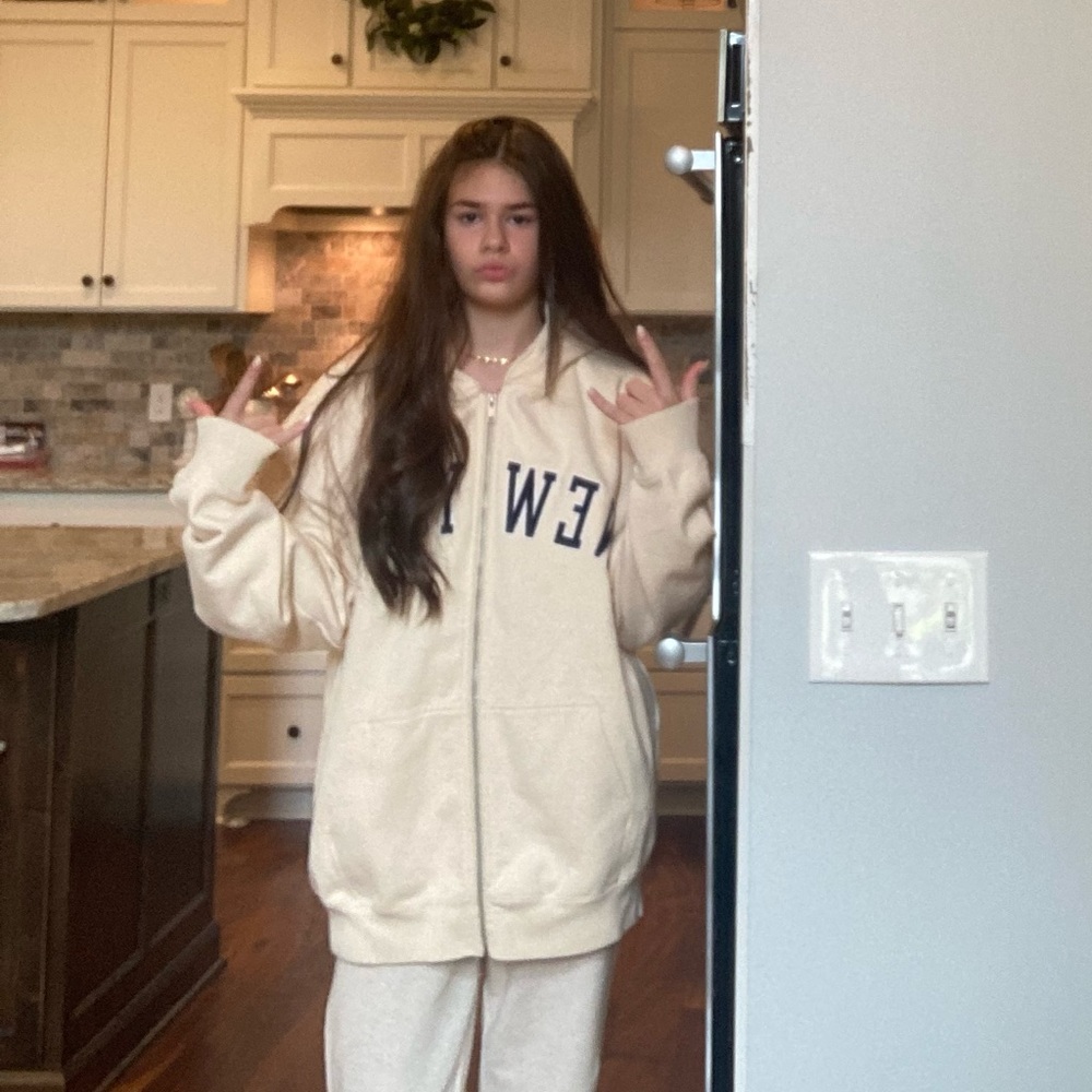 Meet your Posher, Ellyana